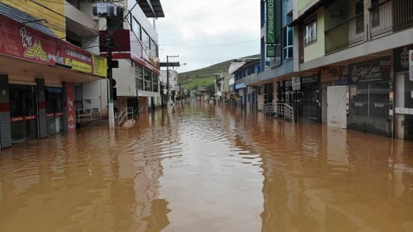 Rio transborda e provoca destruição em São José do Calçado  por Defesa Civil de São Jose do Calçado 