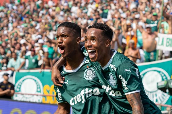 Ruan Ribeiro, do Palmeiras, comemora seu gol durante a partida contra o América Mineiro, pela final da Copa São Paulo de Futebol Júnior, realizada no estádio do Canindé, na capital paulista, nesta quarta-feira (25).  