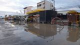Ruas continuavam alagadas no fim da tarde desta quarta-feira (25), em Guriri, São Mateus.(Ségio Júnior)