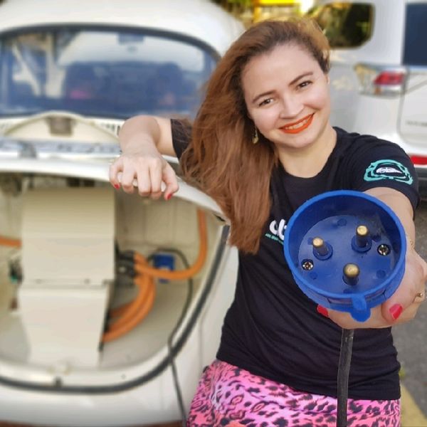 Aline Santos vai comandar a coluna 