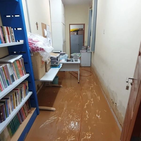 Após enchente, prefeitura e moradores trabalham para limpar cidade por Divulgação/ Prefeitura de Mimoso do Sul 