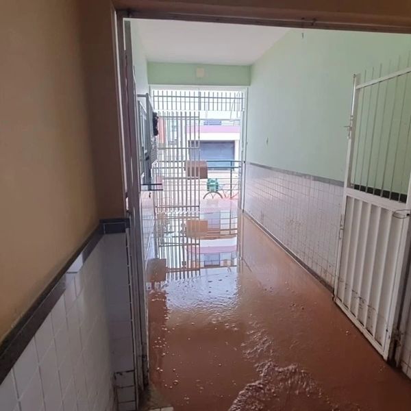 Após enchente, prefeitura e moradores trabalham para limpar cidade por Divulgação/ Prefeitura de Mimoso do Sul 