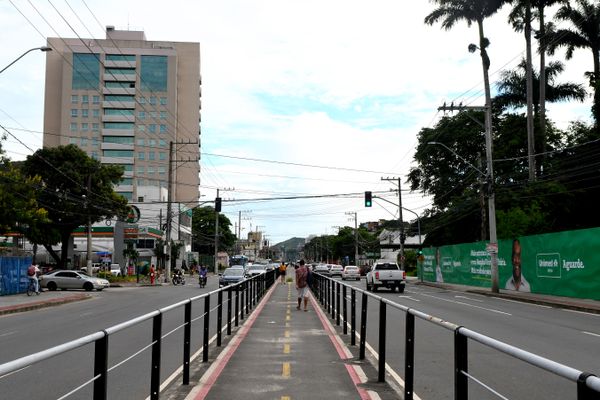 Comércio na Avenida Leitão da Silva