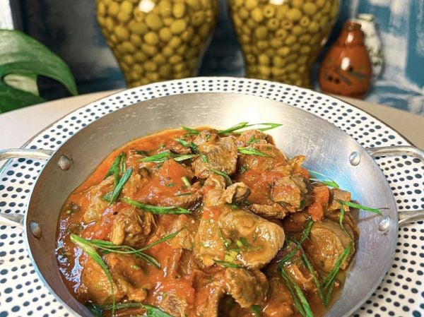 Moela estufada com tomate do restaurante Casa Portuguesa, em Vitória por Casa Portuguesa/Instagram