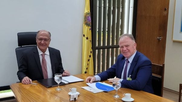 O vice-presidente e ministro do Desenvolvimento, Geraldo Alckmin (PSB), recebeu o governador do ES, Renato Casagrande (PSB), nesta quinta-feira (27) em Brasília