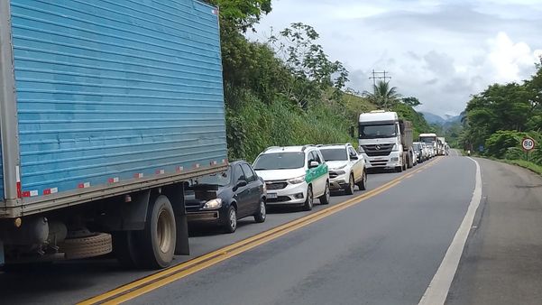 Duas pessoas morrem em acidente com incêndio na BR 101 em Fundão por Ricardo Medeiros