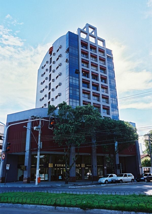 Fachada do Edifício Newport Center, na Capital