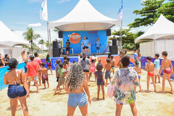 Público participa de atividade na Arena de Verão Serra 2023, em Jacaraípe