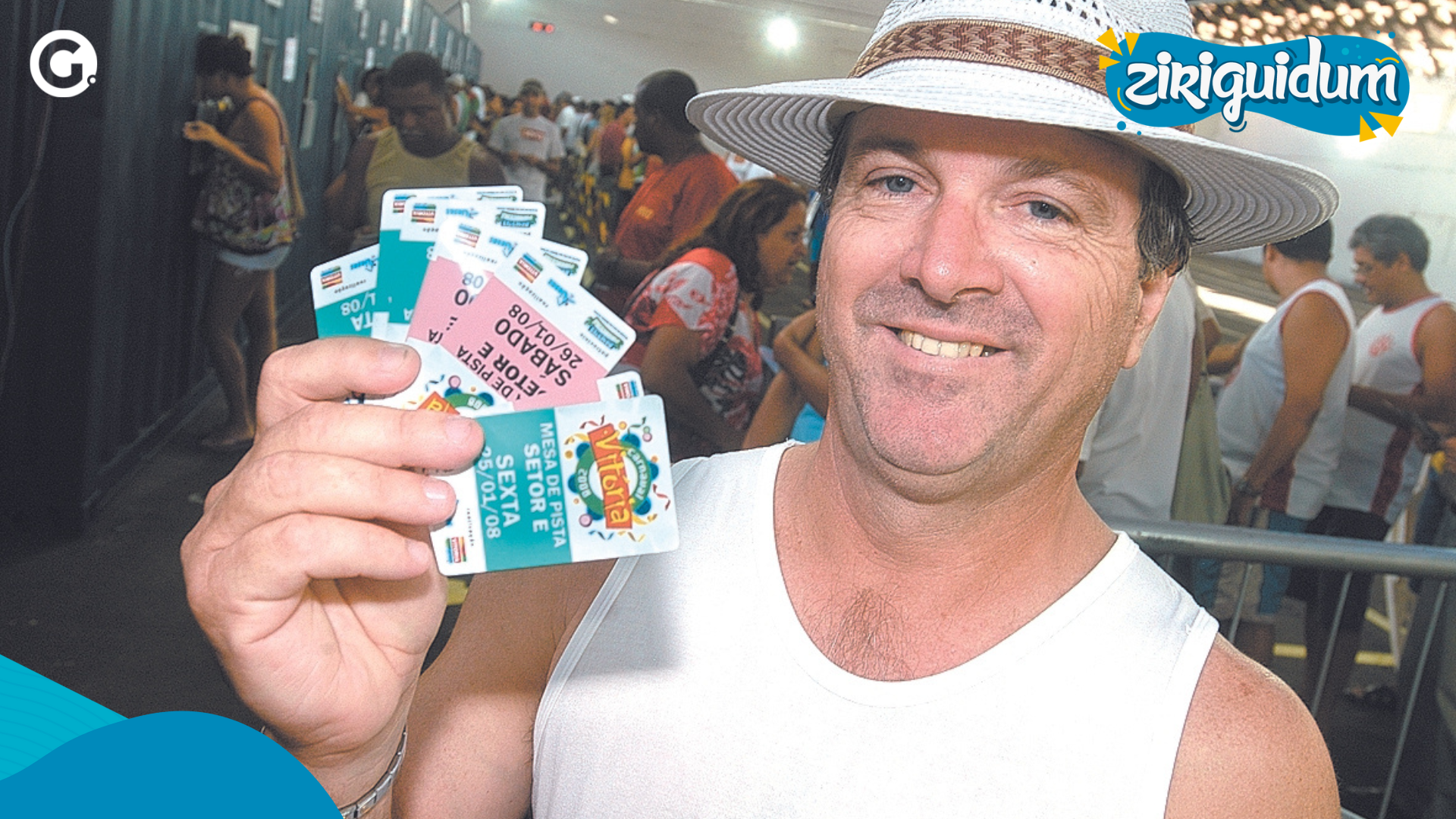 O ex-mestre-sala Maurinho Carnaval, primeira pessoa a comprar ingressos para a pista em 2008. Crédito: Ricardo Medeiros