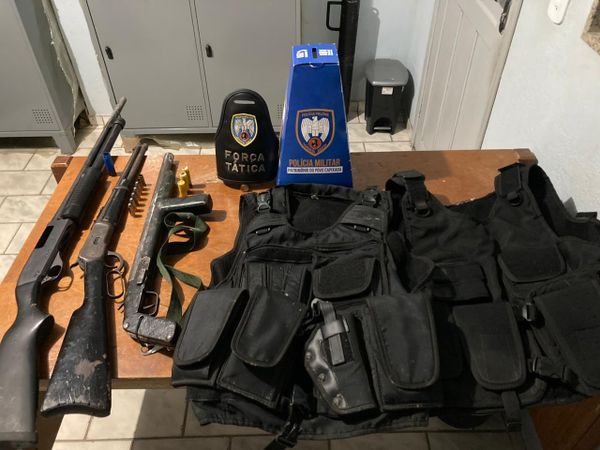 Material apreendido pela PM após confronto 