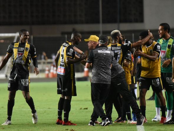 Comemoração de gol do Volta Redonda sobre o Vasco, no Estádio Kleber Andrade, em Cariacica, pelo Campeonato Carioca por Carlos Alberto Silva
