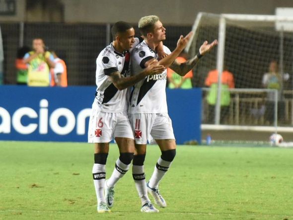 Gabriel Pec comemora gol do Vasco sobre o Volta Redonda, no Estádio Kleber Andrade, em Cariacica, pelo Campeonato Carioca por Carlos Alberto Silva