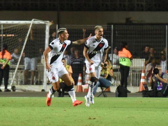 Gabriel Pec comemora gol do Vasco sobre o Volta Redonda, no Estádio Kleber Andrade, em Cariacica, pelo Campeonato Carioca por Carlos Alberto Silva