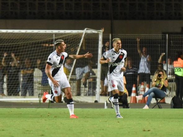 Gabriel Pec comemora gol do Vasco sobre o Volta Redonda, no Estádio Kleber Andrade, em Cariacica, pelo Campeonato Carioca por Carlos Alberto Silva