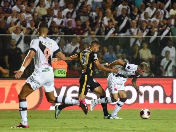 Lance do jogo entre Vasco e Volta Redonda, no Estádio Kleber Andrade, em Cariacica, pelo Campeonato Carioca por Carlos Alberto Silva