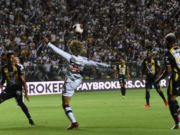 Lance do jogo entre Vasco e Volta Redonda, no Estádio Kleber Andrade, em Cariacica, pelo Campeonato Carioca por Carlos Alberto Silva