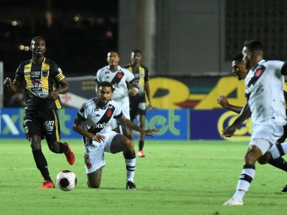 Lance do jogo entre Vasco e Volta Redonda, no Estádio Kleber Andrade, em Cariacica, pelo Campeonato Carioca por Carlos Alberto Silva