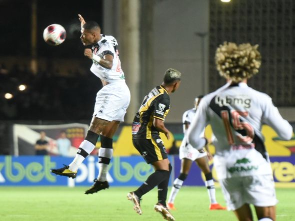 Lance do jogo entre Vasco e Volta Redonda, no Estádio Kleber Andrade, em Cariacica, pelo Campeonato Carioca por Carlos Alberto Silva