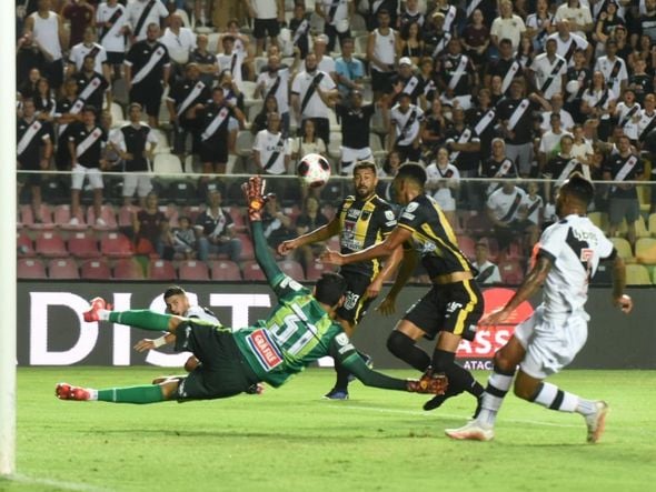 Lance do jogo entre Vasco e Volta Redonda, no Estádio Kleber Andrade, em Cariacica, pelo Campeonato Carioca por Carlos Alberto Silva