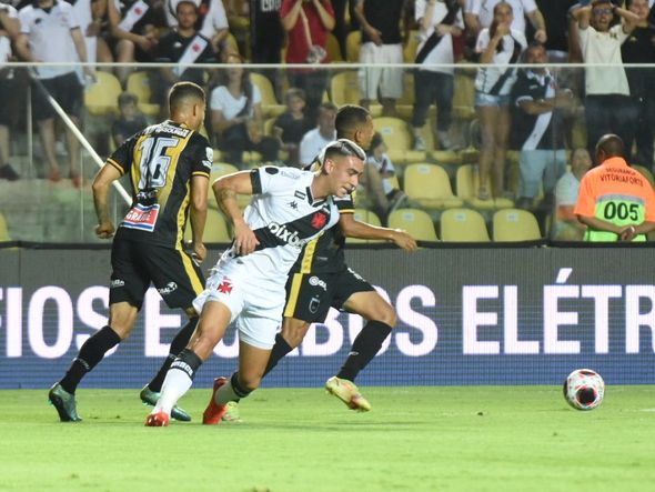 Lance do jogo entre Vasco e Volta Redonda, no Estádio Kleber Andrade, em Cariacica, pelo Campeonato Carioca por Carlos Alberto Silva