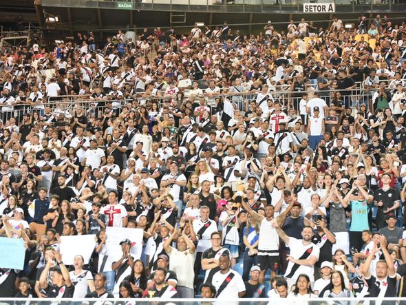 Torcida do Vasco no Estádio Kleber Andrade, em Cariacica, no jogo contra o Volta Redonda, pelo Campeonato Carioca por Carlos Alberto Silva
