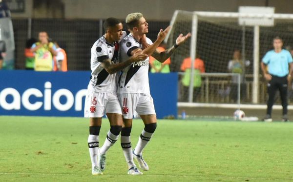Gabriel Pec comemora gol do Vasco sobre o Volta Redonda, no Estádio Kleber Andrade, em Cariacica, pelo Campeonato Carioca