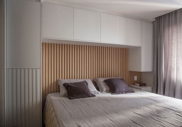 O arquiteto Bruno Moraes prefere tons claros para criar a percepção de um ambiente maior