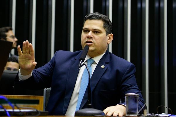 Em discurso, à tribuna, senador Davi Alcolumbre (União-AP).