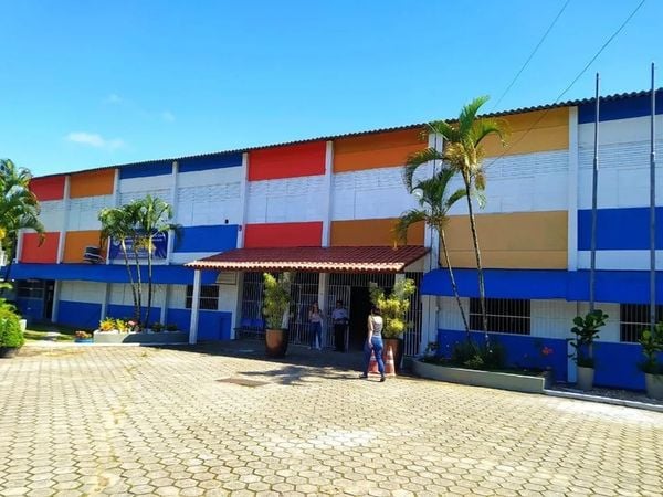 Escola Primo Bitti, em Aracruz, reformada após o ataque