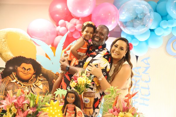 cPéricles comemora 3 anos da filha com festa no tema Moana