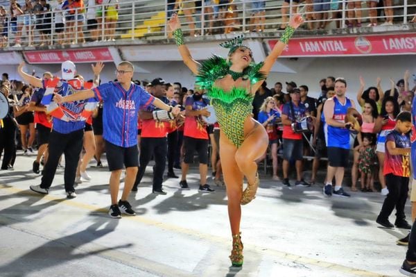 Thalita Zampirolli madrinha da bateria da Independente de Boa Vista no ensaio técnico no Sambão do Povo por Fernando Madeira