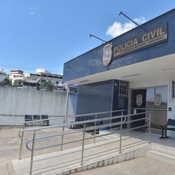 Caso ocorreu na manhã deste domingo (16) e suspeita do crime se entregou a polícia