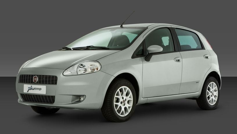 O Punto estreou o novo logotipo vermelho da Fiat no Brasil