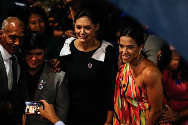 A ex-primeira dama Michelle Bolsonaro (roupa preta) - Sessão solene de posse dos senadores eleitos em 2022, no Senado Federal, em Brasília, nesta quarta-feira.