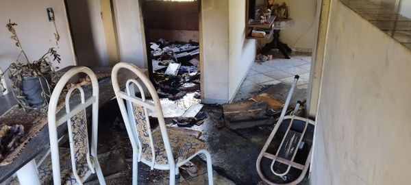 As chamas destruíram os objetos que estavam em um quarto da residência de Mimoso do Sul por Divulgação \ 3BBM