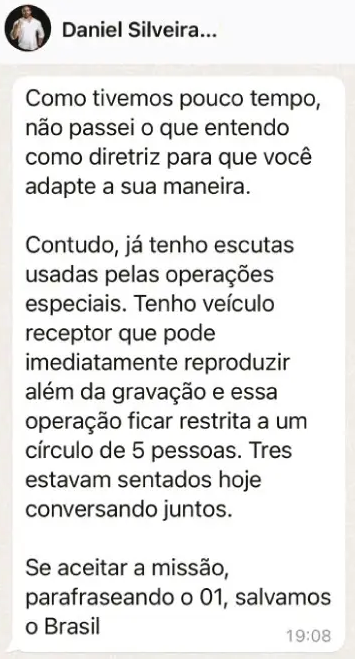 Mensagens de Daniel Silveira para o senador Marcos do Val divulgados pela revista Veja por Veja/Reprodução