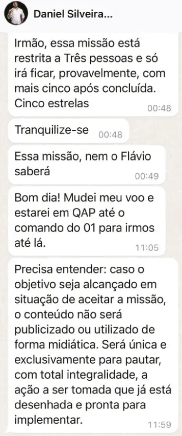 Mensagens de Daniel Silveira para o senador Marcos do Val divulgados pela revista Veja por Veja/Reprodução