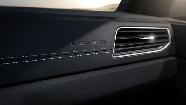 Os acabamentos de porta receberam revestimentos com costuras duplas por Volkswagen/Divulgação