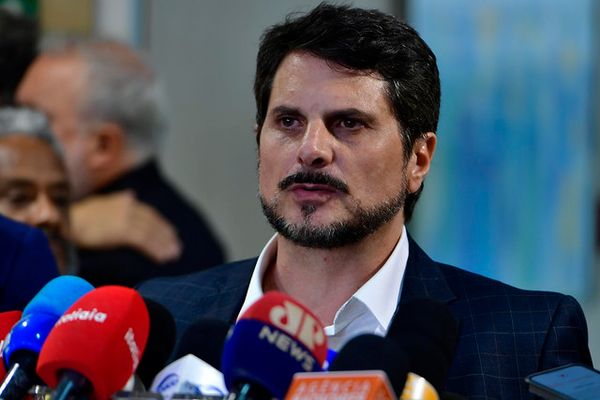 Senador Marcos do Val (Podemos-ES) concede entrevista após os atos antidemocráticos de 8 de janeiro