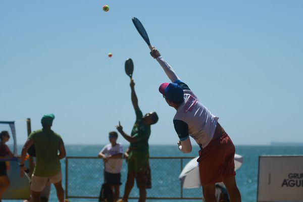 Campeonato de beach tênis disputado na Praia da Costa por Vitor Jubini