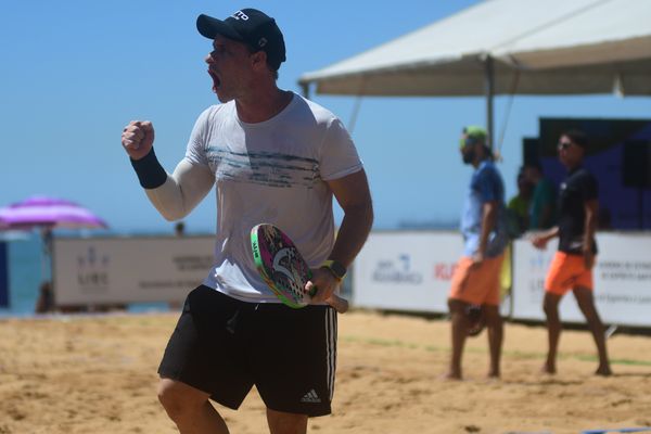 Campeonato de beach tênis disputado na Praia da Costa por Vitor Jubini