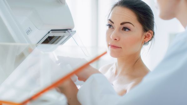 A mamografia é o exame mais eficaz para detecção do câncer de mama, a neoplasia maligna que mais mata mulheres em todo o mundo
