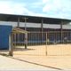 Imagem - Alunos estudam dentro de quadra de esportes em Divino de São Lourenço