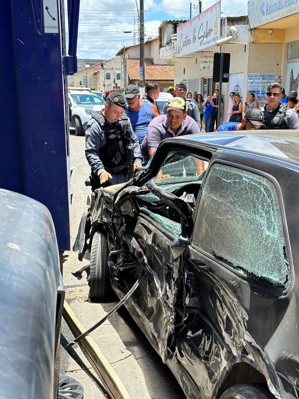 Acidente ocorreu no fim da manhã desta terça-feira (7), no bairro Sernamby, em São Mateus por Leitor | A Gazeta