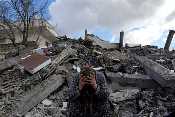 Destruição causada após o terremoto que atingiu a cidade de Nurdagi, nos   arredores de Osmaniye, no sul da Turquia