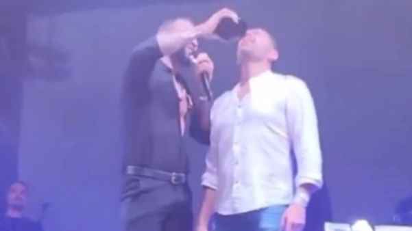 Fã bebe líquido oferecido por Gustavo Lima em show e passa mal cinco minutos depois