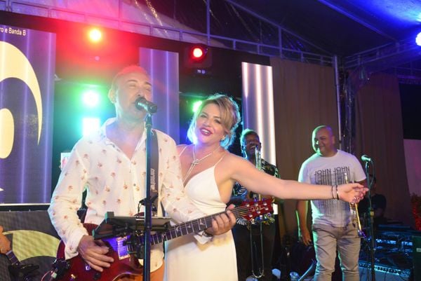 Marcelo Ribeiro e a aniversariante Luciana Júdice 