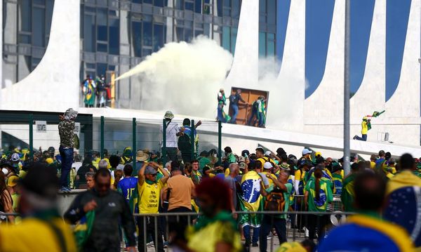 Bolsonaristas invadem sedes dos Três Poderes em Brasília 