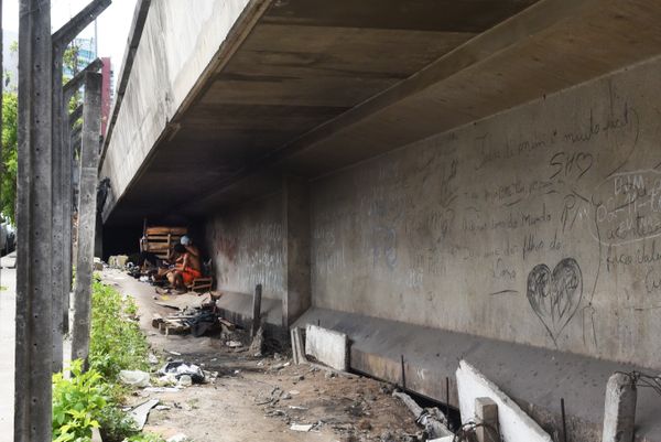 Usuários de drogas frequentam local onde ficam as saídas da ciclovia da Terceira Ponte, do lado de Vitória por Carlos Alberto Silva