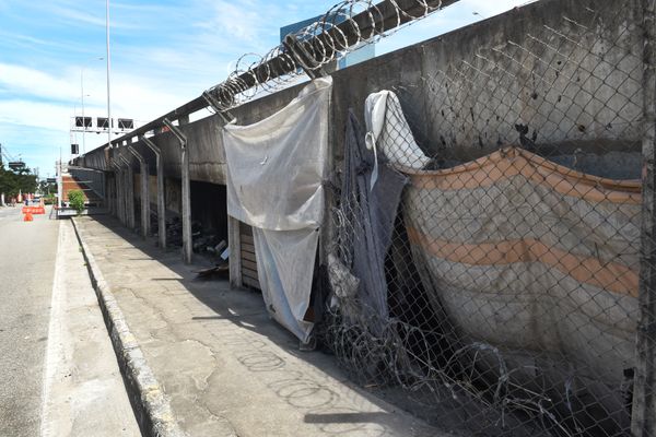 Usuários de drogas frequentam local onde ficam as saídas da ciclovia da Terceira Ponte, do lado de Vitória por Carlos Alberto Silva